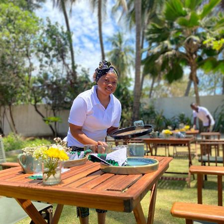 Upepo Garden Hotel Dar es Salaam Zewnętrze zdjęcie