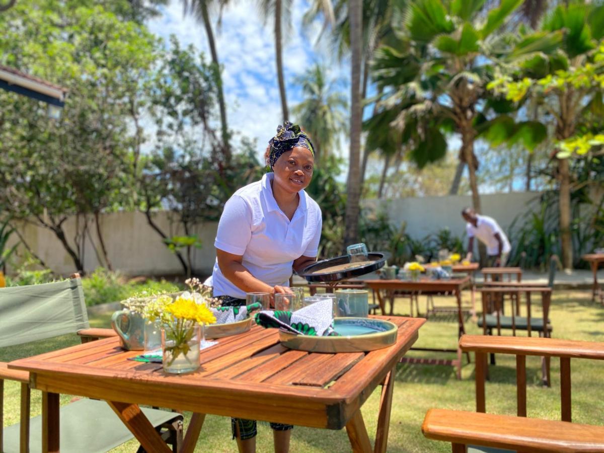 Upepo Garden Hotel Dar es Salaam Zewnętrze zdjęcie