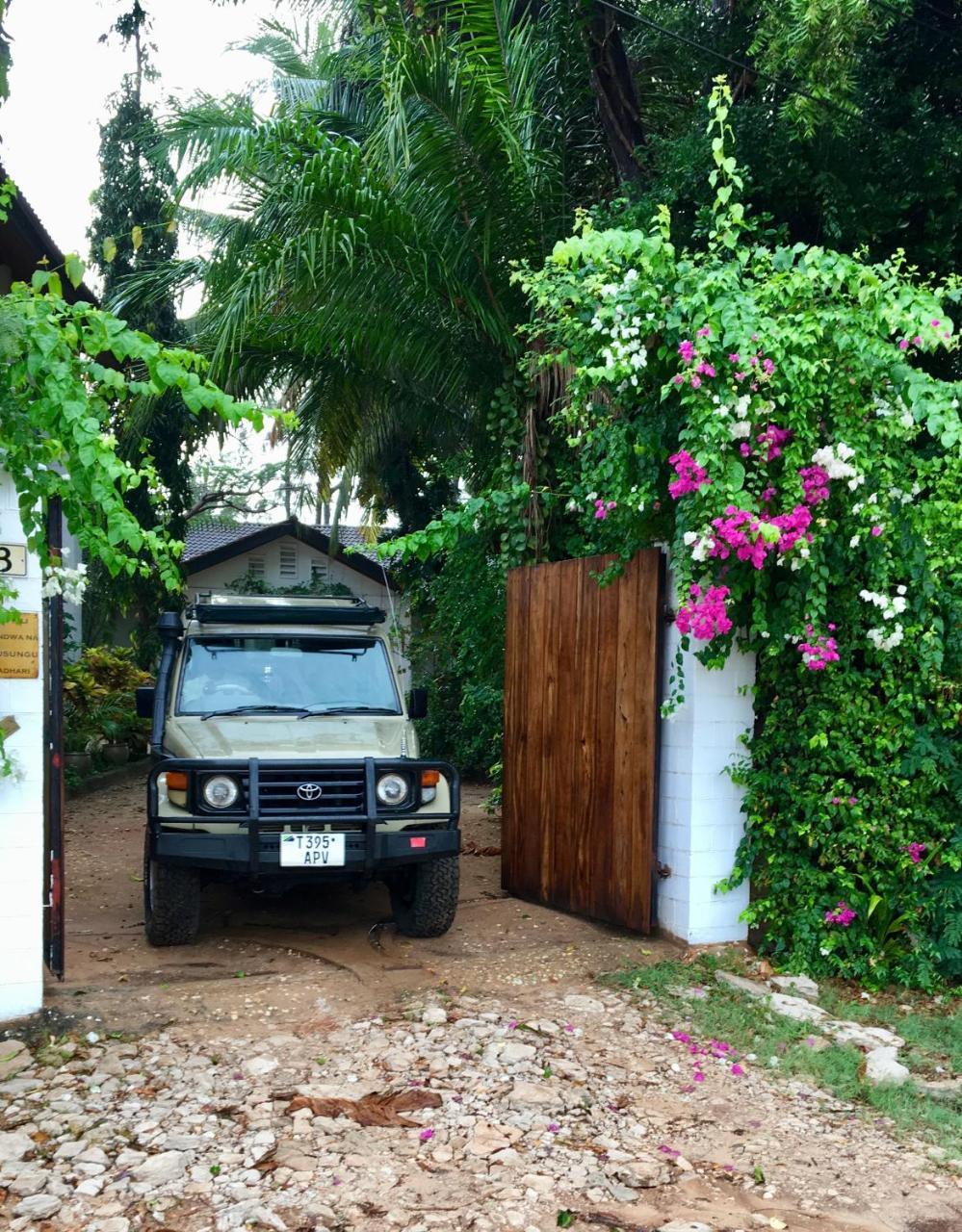 Upepo Garden Hotel Dar es Salaam Zewnętrze zdjęcie