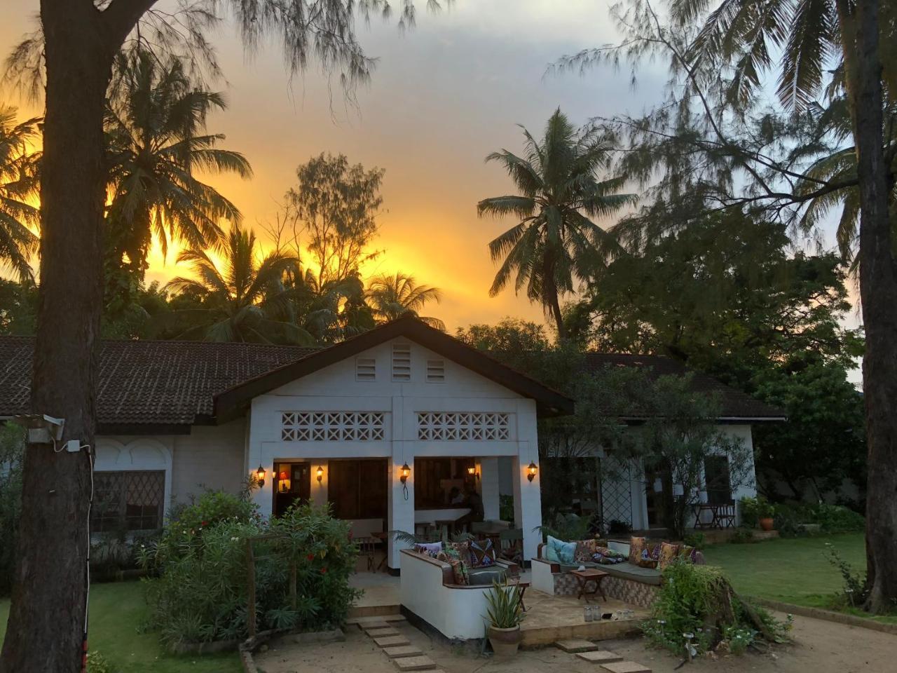 Upepo Garden Hotel Dar es Salaam Zewnętrze zdjęcie